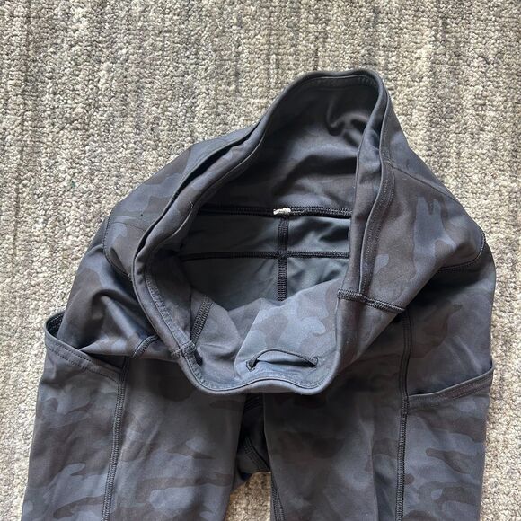Lululemon Fast and Free Camo Bike Shorts, Pockets, Size 2 - Picture 6 of 6